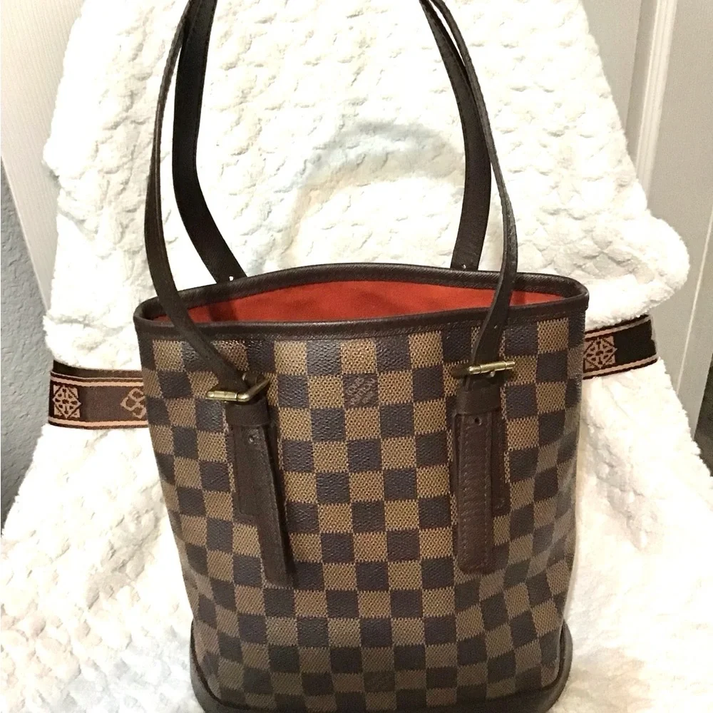 Louis Vuitton Damier Marais Bucket Shoulder  Bag - Picture 7 of 16